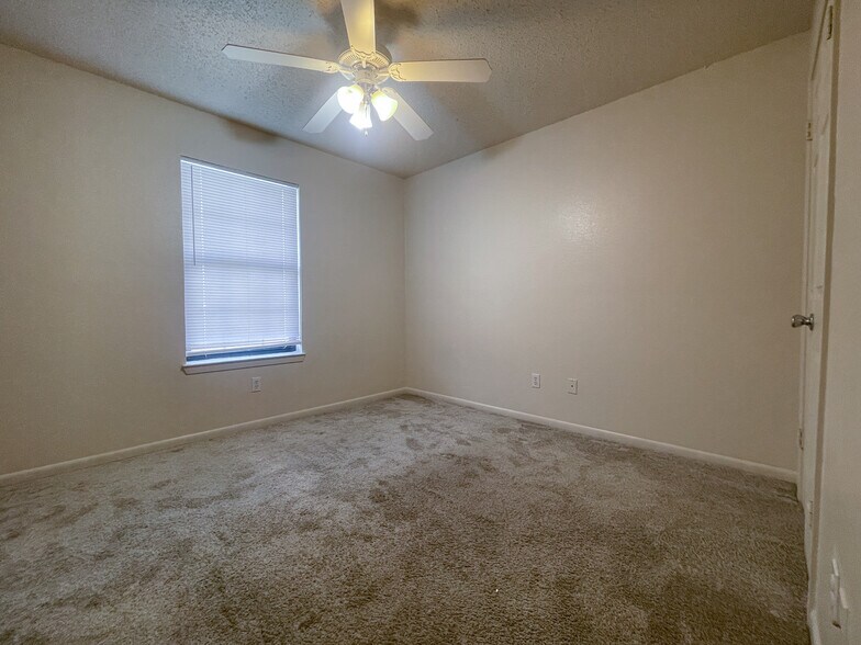 Building Photo - 255 Betty Jane Ln