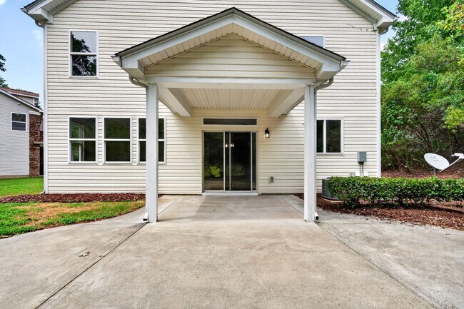 Building Photo - 4007 Jockey Club Circle