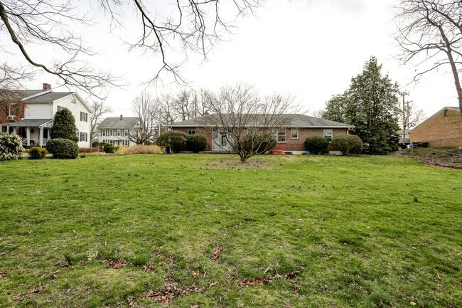 Building Photo - 2 bed 1 bath ranch in Camp Hill Boro