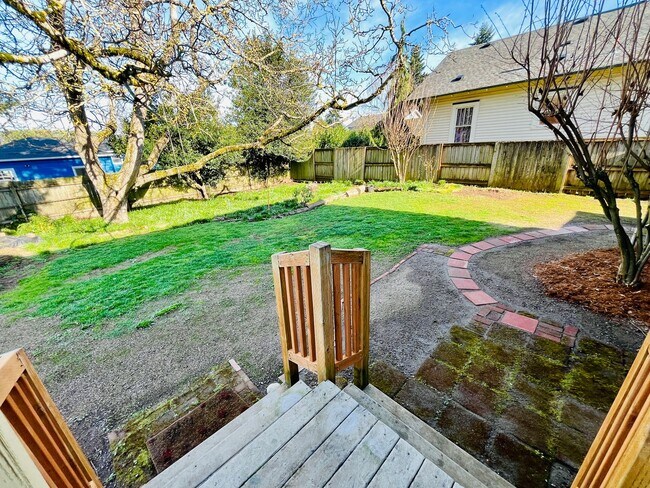 Building Photo - Charming 3-Bedroom/2.5-Bathroom House in the Cathedral Park Neighborhood of St. Johns