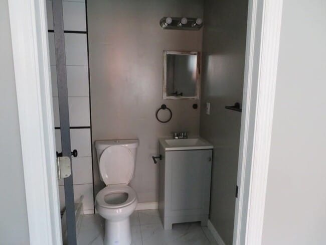 Building Photo - 572 Nassau St