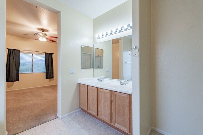 Building Photo - Three Beds & 2.5 Baths - Move Right In!