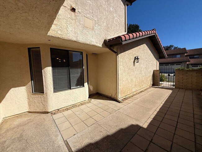 Building Photo - Beautiful Two Story Orcutt Town Home in th...