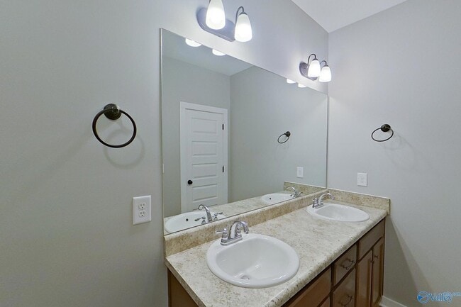 Building Photo - 433 White Oak Cir