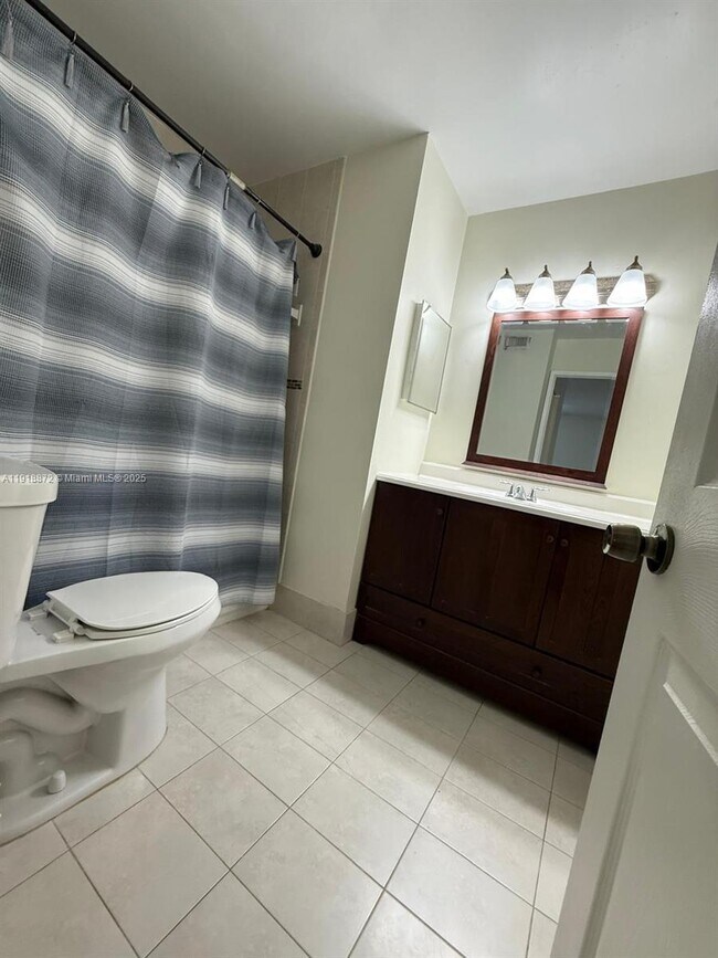 Building Photo - 1190 NW 124th Ave