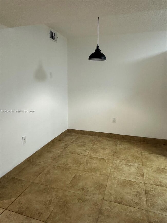 Building Photo - 9491 Palm Cir S