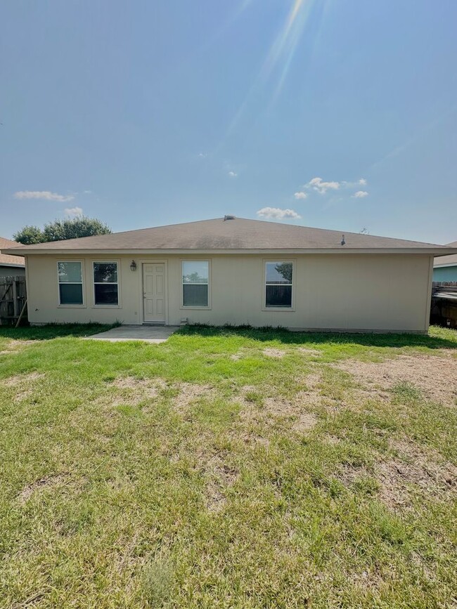 Building Photo - 4Bd/2Ba in Hutto, TX!