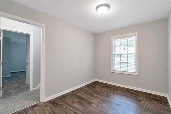 Building Photo - Fantastic 4bd/2ba home! Let yourself in!