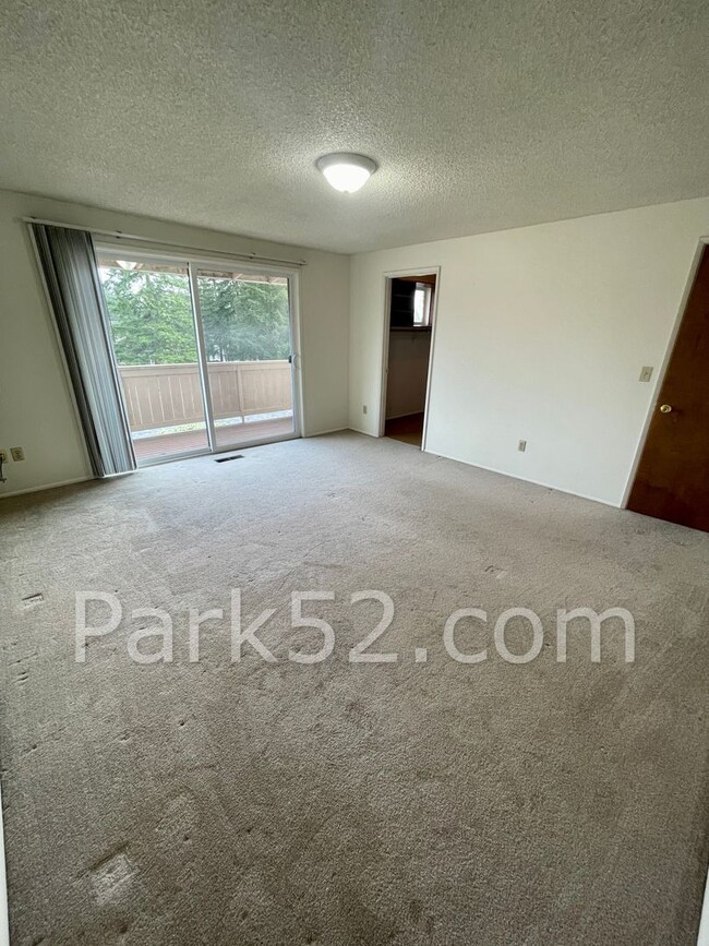 Building Photo - $500 Off 1st Full Month! 2 Bedroom Townhom...