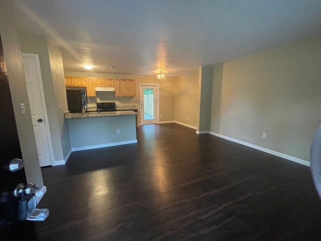 Building Photo - Welcome to this beautifully remodeled 2-bedroom duplex located in Alachua, conveniently situated ...