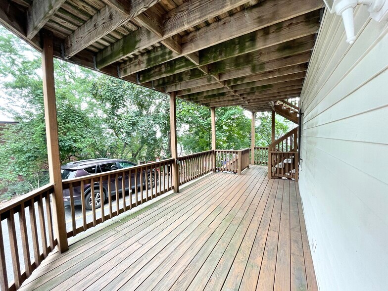 Building Photo - 15 Sunset St