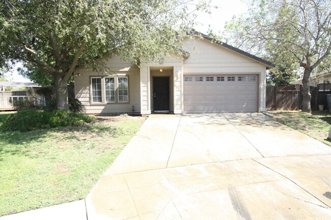 Building Photo - BEAUTIFUL & SPACIOUS HOME