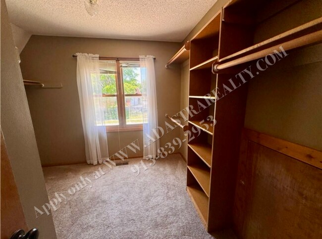 Building Photo - Beautiful 2 Story Home in OLATHE-Available...
