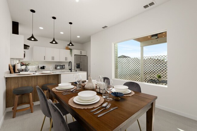 Building Photo - Luxury 3 Bedroom 2.5 Restroom Townhouse for Long-Term Lease | Gated Community-North McAllen