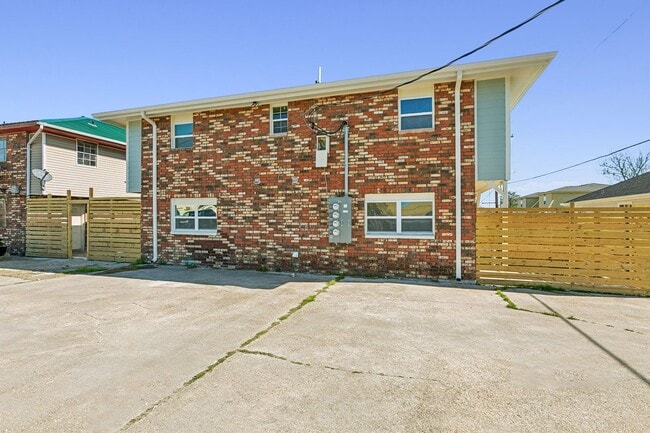 Building Photo - Section 8 Only | Renovated 2BR / 1.5BA | 1,020 Sq Ft Townhouse