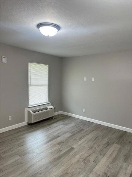 Building Photo - 8473 Hiwassee St