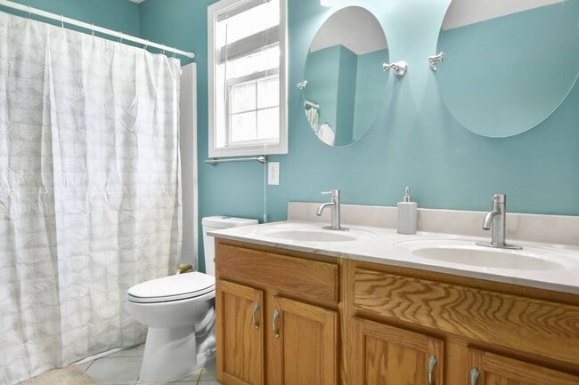 Building Photo - Pet Friendly Three Bedroom!