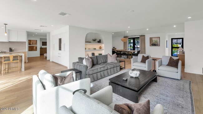 Building Photo - 6039 E Calle Camelia