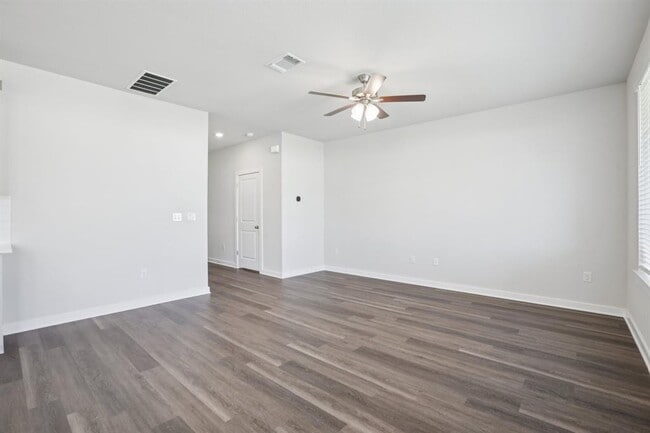 Building Photo - 2332 Delano Dr