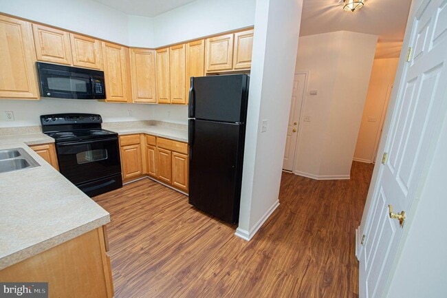 Building Photo - 420 Parkview Ct