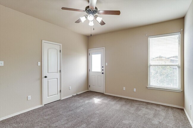 Building Photo - Beautiful 3 Bedroom Townhome Located in Georgetown, TX!