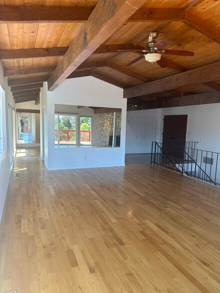 Building Photo - 18 Pepper Way