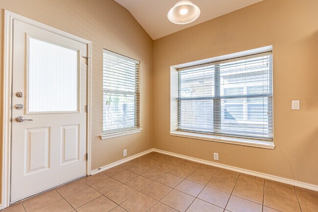 Building Photo - 648 Rooster Run