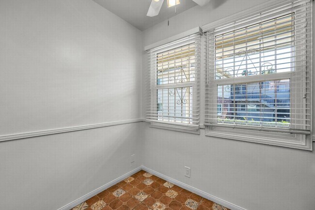 Building Photo - Charming 1+1 in Baldwin Hills