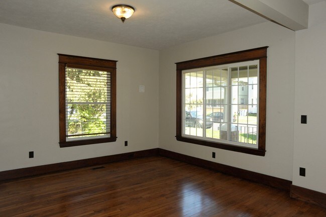 Building Photo - 1136 Sibley St NW