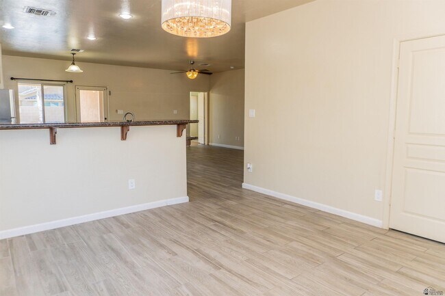 Building Photo - 2549 S 42nd Ave