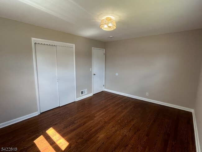 Building Photo - 76 Liberty St