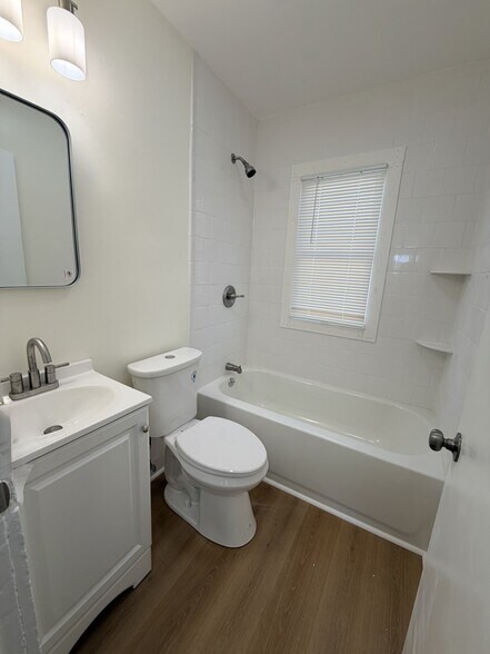 Building Photo - 574 W Main St