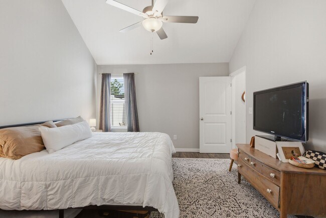 Building Photo - 220 Ruth Wy