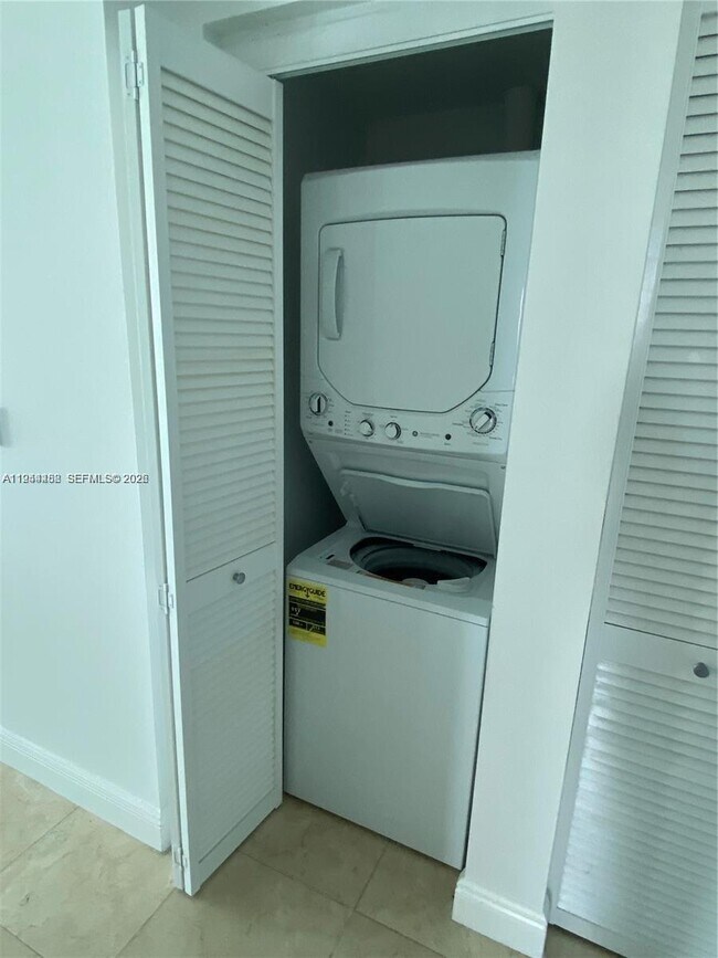 Building Photo - 333 NE 24th St