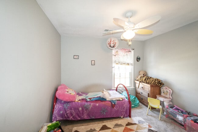 Building Photo - GORGEOUS 5 BEDROOM HOME LOCATED IN SALEM W...