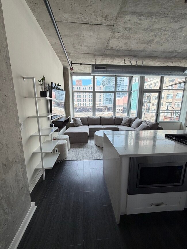 Building Photo - 50 E 16th St