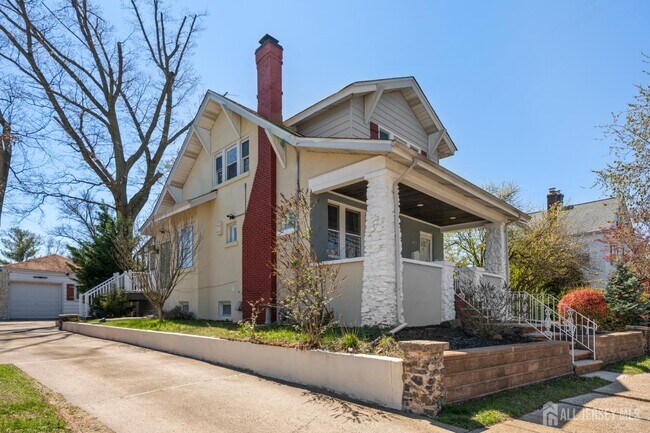 Building Photo - 657 Amboy Ave