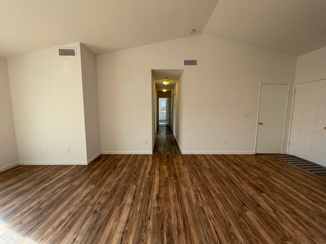 Building Photo - 1028 Grackle Ct