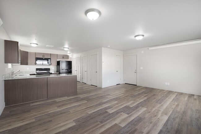 Building Photo - 6066 N Silver Fox Rd