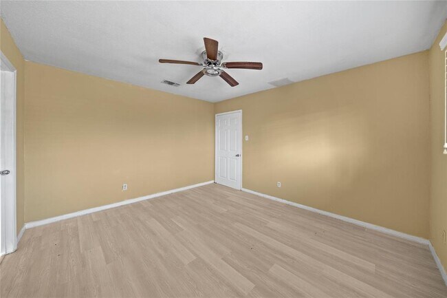 Building Photo - 9746 Seeker St