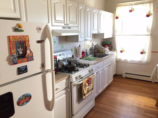 Building Photo - 10 Buckley Ave