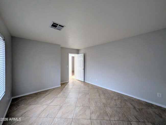 Building Photo - 15748 W Paradise Ln
