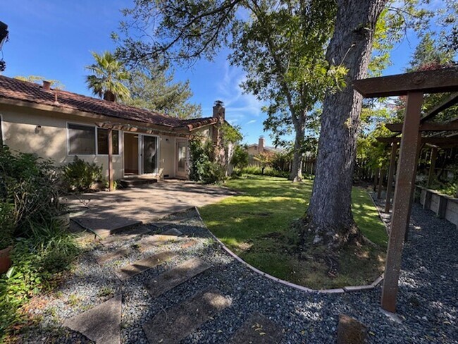 Building Photo - Wonderful single level home in Moraga-grea...
