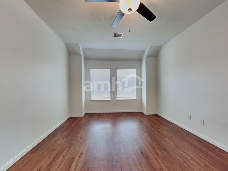 Building Photo - 22323 Queenbury Hills Dr