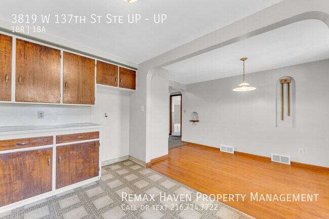 Building Photo - 3819 W 137th St