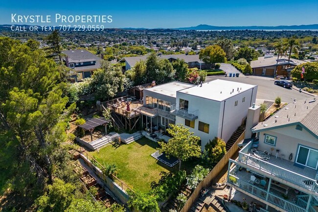 Building Photo - Stunning Home with Mt. Diablo Views in Eas...