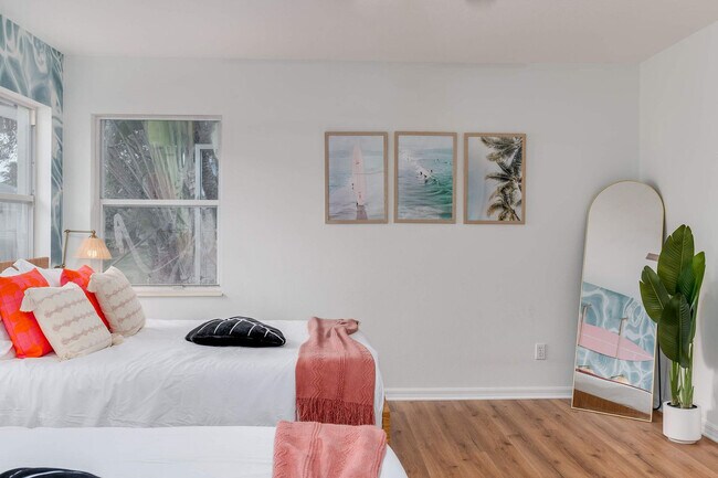 Building Photo - 1136 9th Square