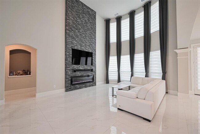 Building Photo - 12115 Ballshire Pines Dr