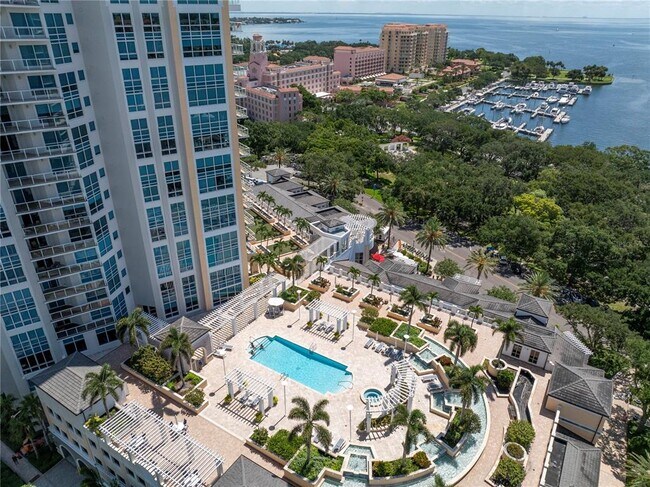 Building Photo - 400 Beach Dr NE