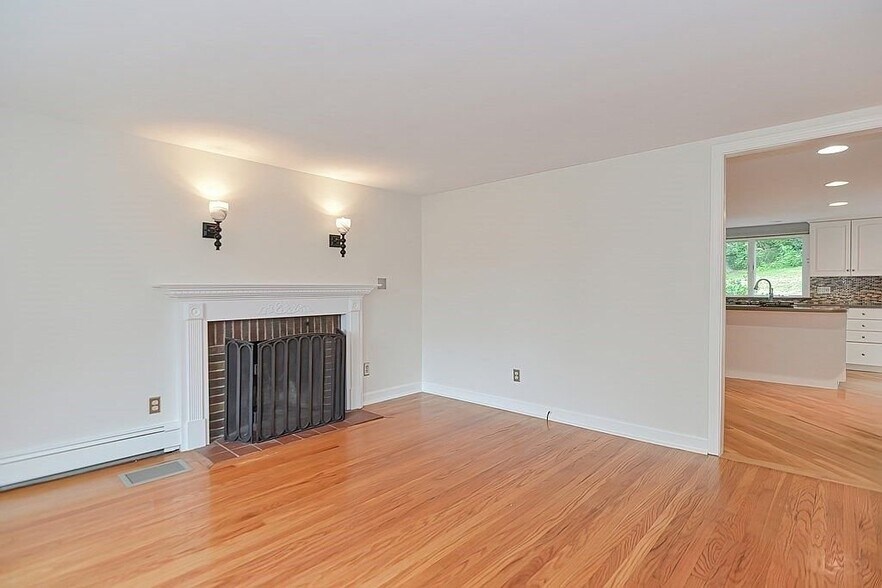 Building Photo - 763 Stevens St